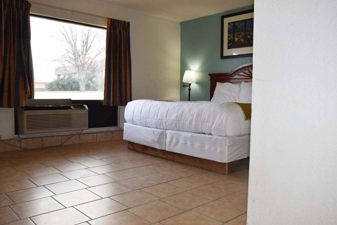 American Best Inn By Oyo I-35 Perry Near Lake Mcmurtry Esterno foto