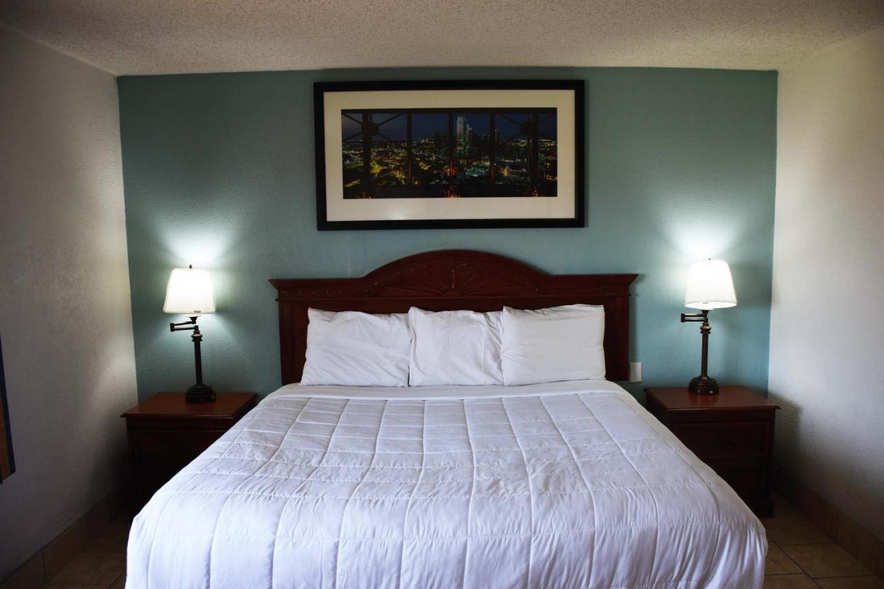 American Best Inn By Oyo I-35 Perry Near Lake Mcmurtry Esterno foto