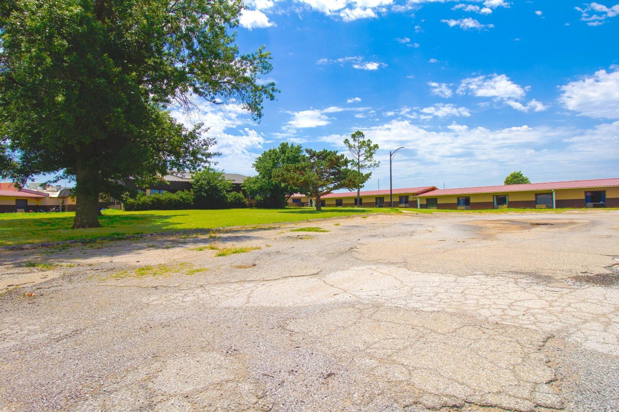 American Best Inn By Oyo I-35 Perry Near Lake Mcmurtry Esterno foto