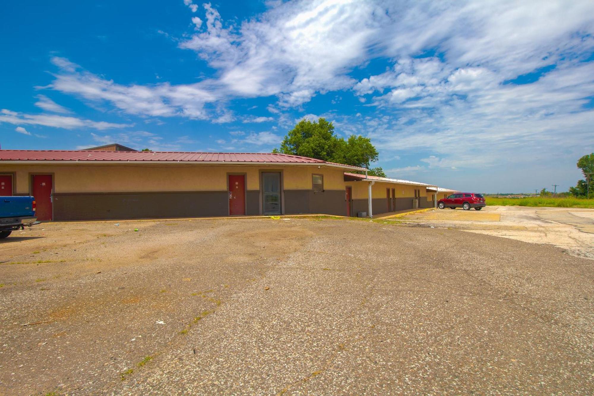 American Best Inn By Oyo I-35 Perry Near Lake Mcmurtry Esterno foto