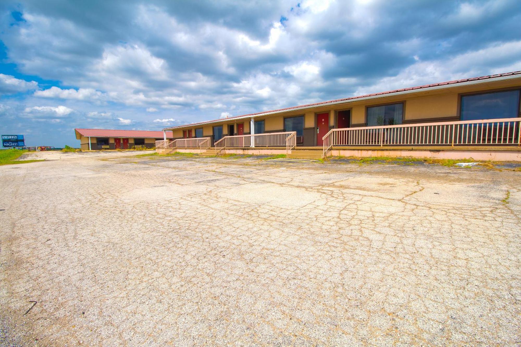 American Best Inn By Oyo I-35 Perry Near Lake Mcmurtry Esterno foto