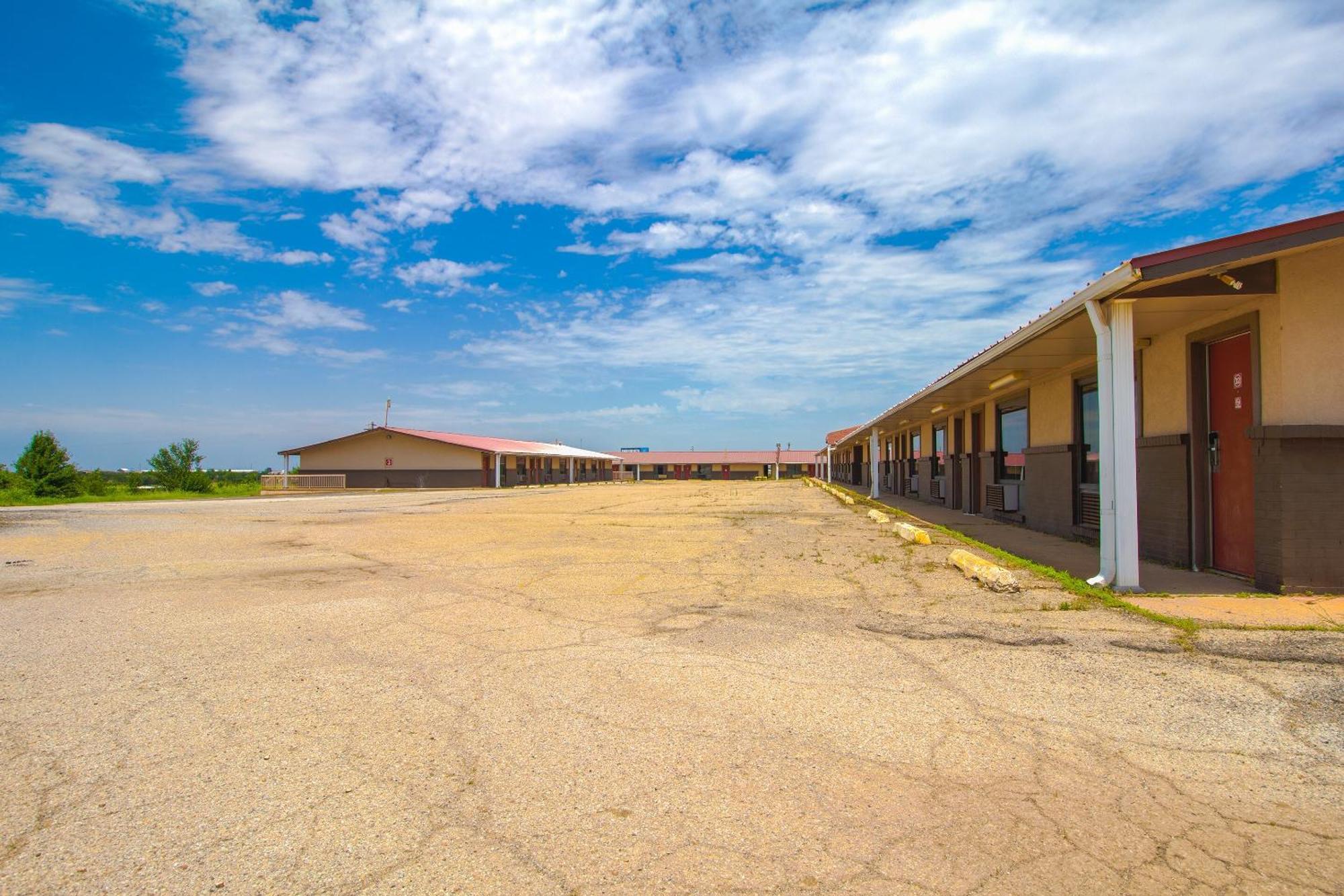 American Best Inn By Oyo I-35 Perry Near Lake Mcmurtry Esterno foto